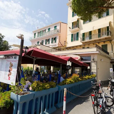 Alex Beach House דירה *